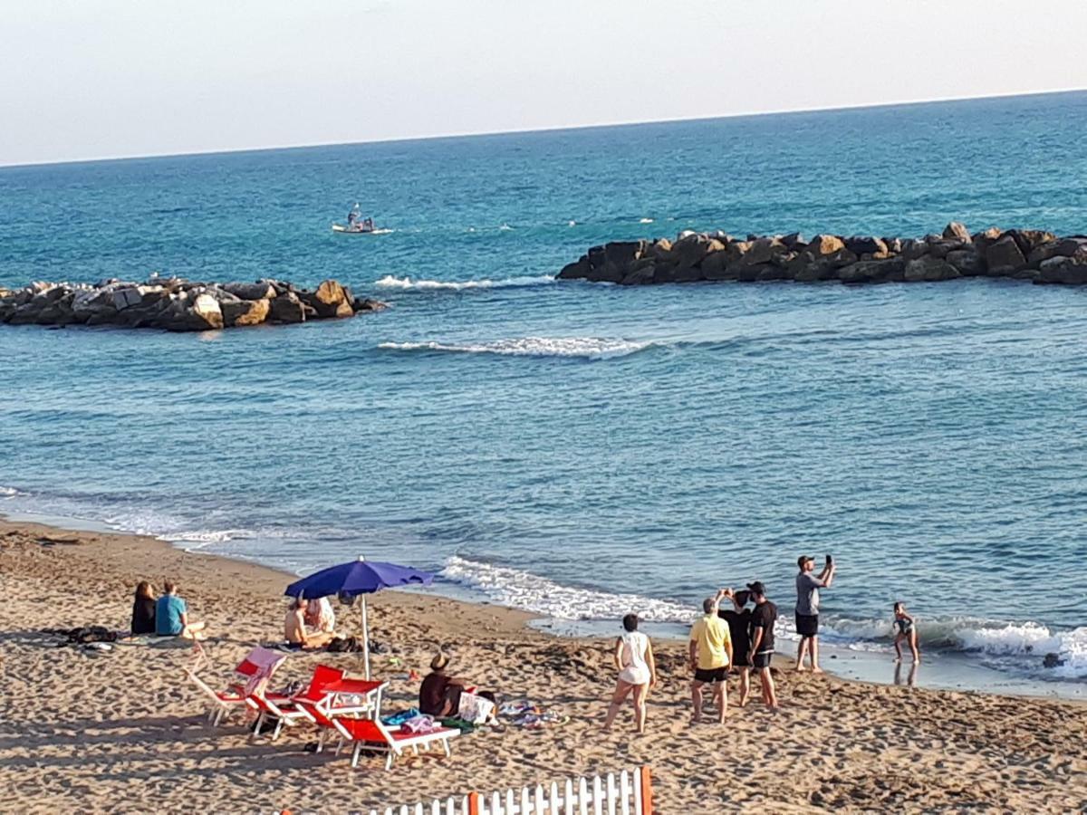 Appartamenti Enrica Moneglia Luaran gambar